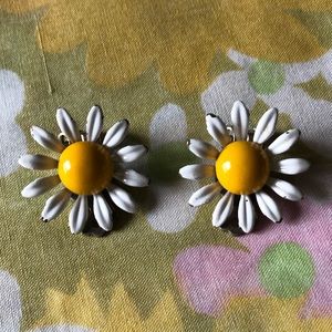 Vintage daisy earrings, clip-on earrings